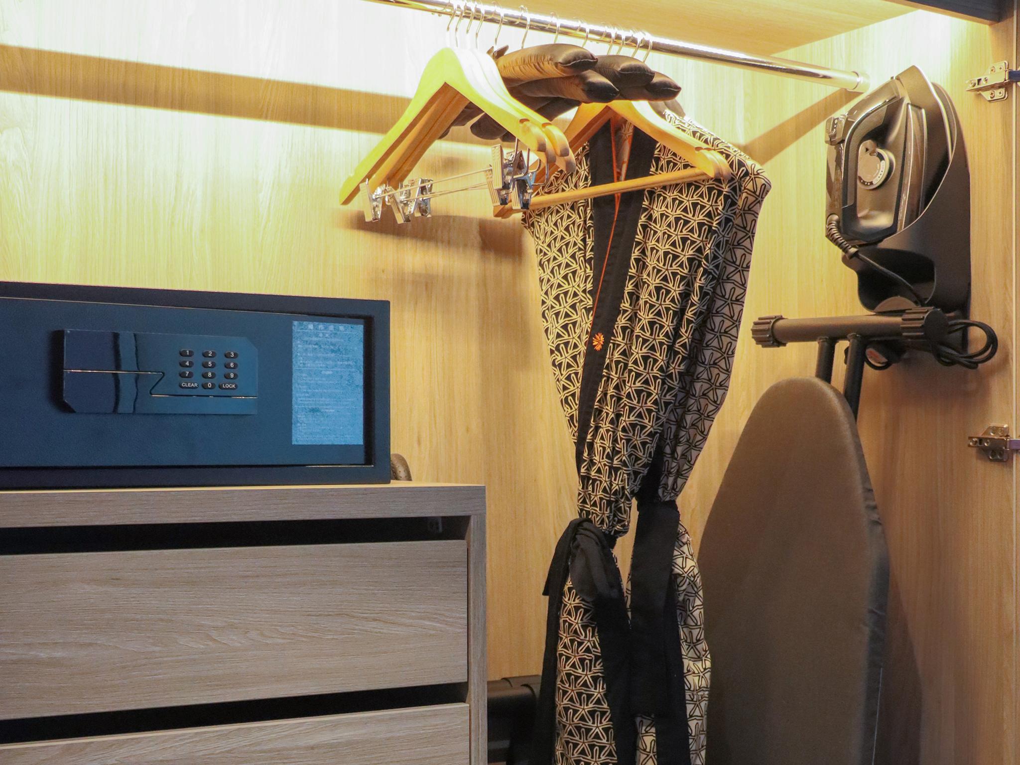 Angsana Teluk Bahang Batu Feringgi Bagian luar foto A clothes steamer