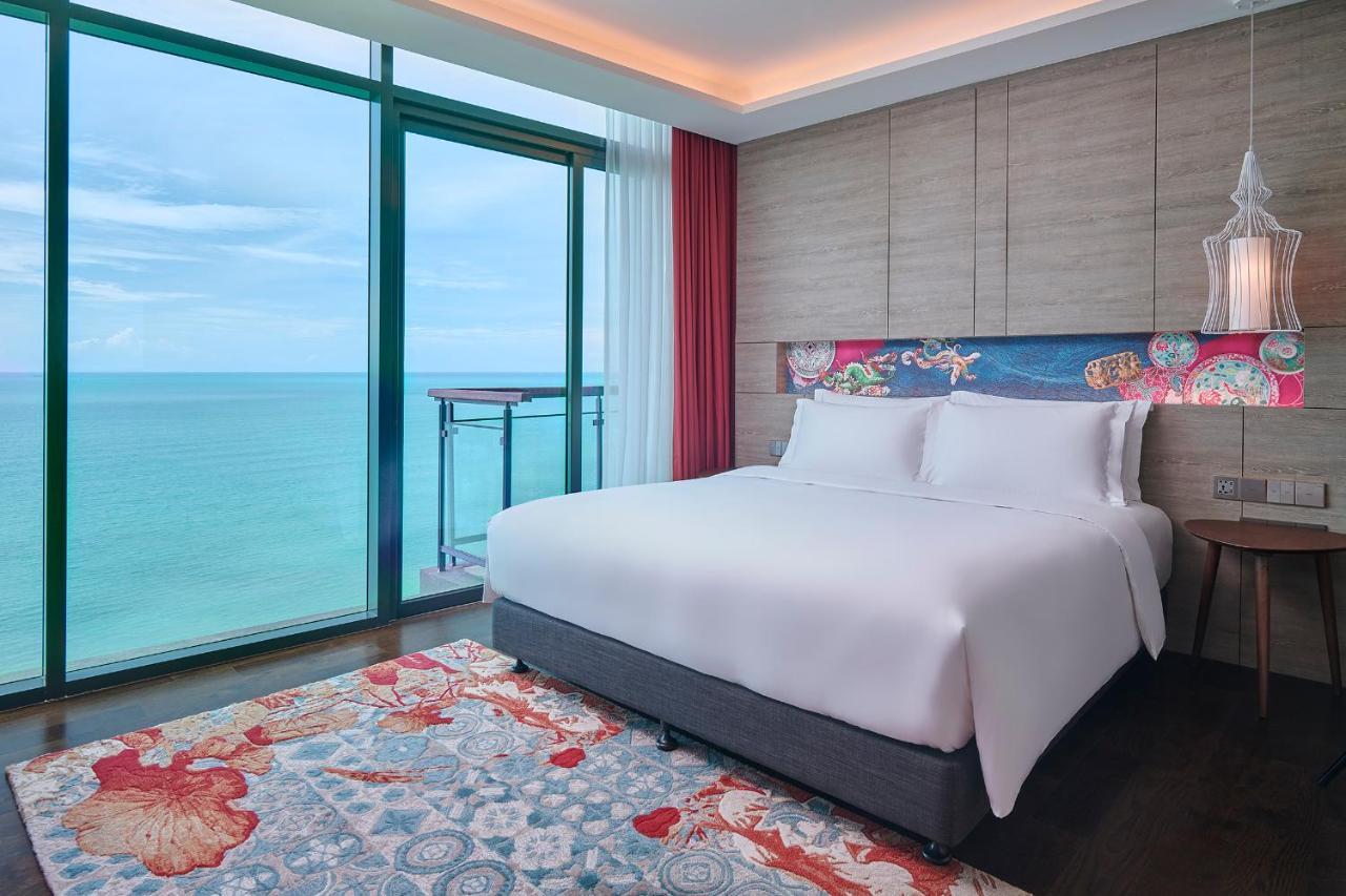 Angsana Teluk Bahang Batu Feringgi Bagian luar foto A bedroom at the hotel
