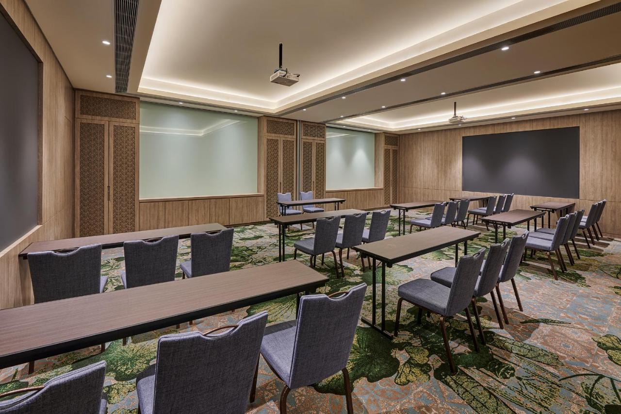 Angsana Teluk Bahang Batu Feringgi Bagian luar foto Meeting room