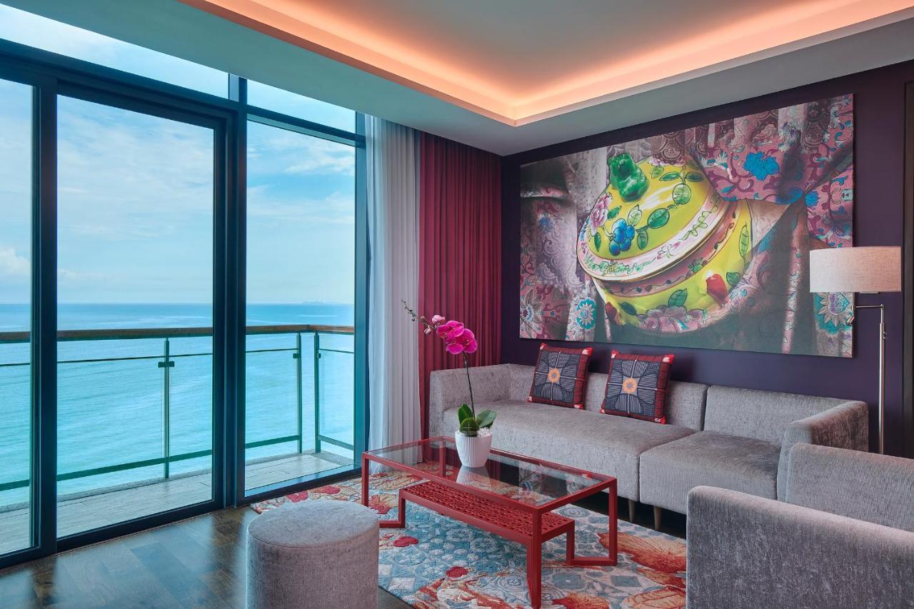 Angsana Teluk Bahang Batu Feringgi Bagian luar foto A living room at the hotel