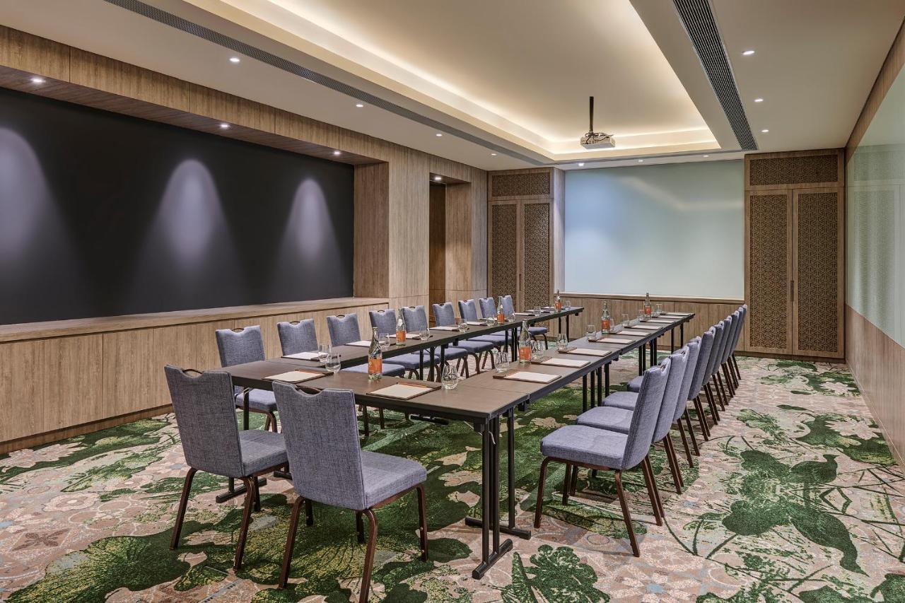 Angsana Teluk Bahang Batu Feringgi Bagian luar foto Meeting room