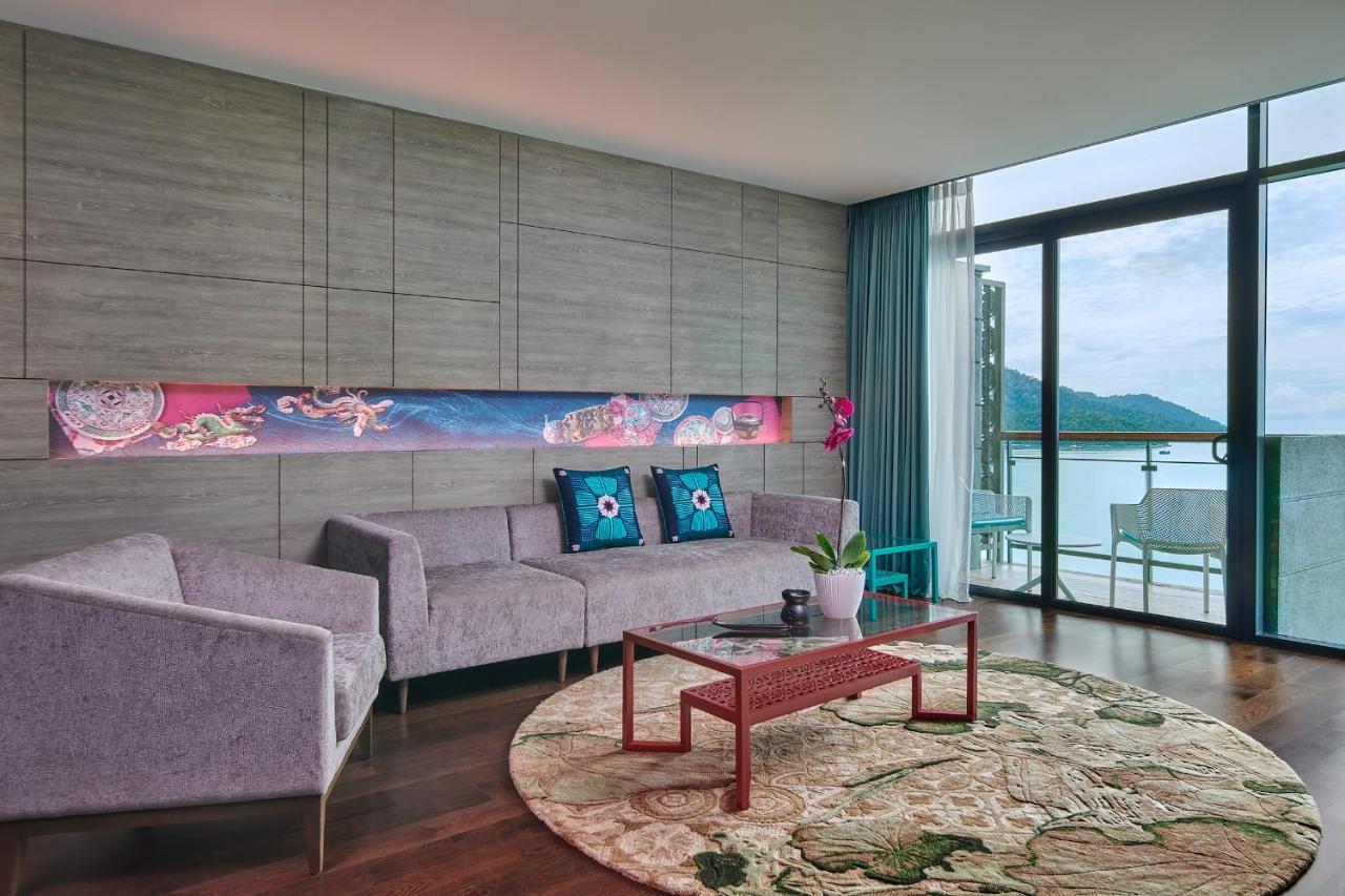 Angsana Teluk Bahang Batu Feringgi Bagian luar foto A living room at The View